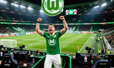 沃尔夫斯堡在德国足坛取得胜利，冲向榜首位置