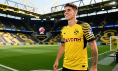 多特蒙德主场2-0完胜门兴，阿德耶米换下引关注，积分榜暂